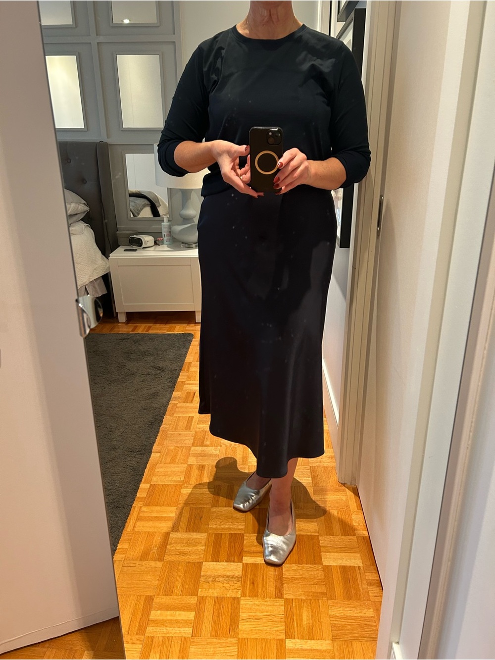 Simons / Contemporaine
Silk Maxi Skirt Black Size 2 Like New